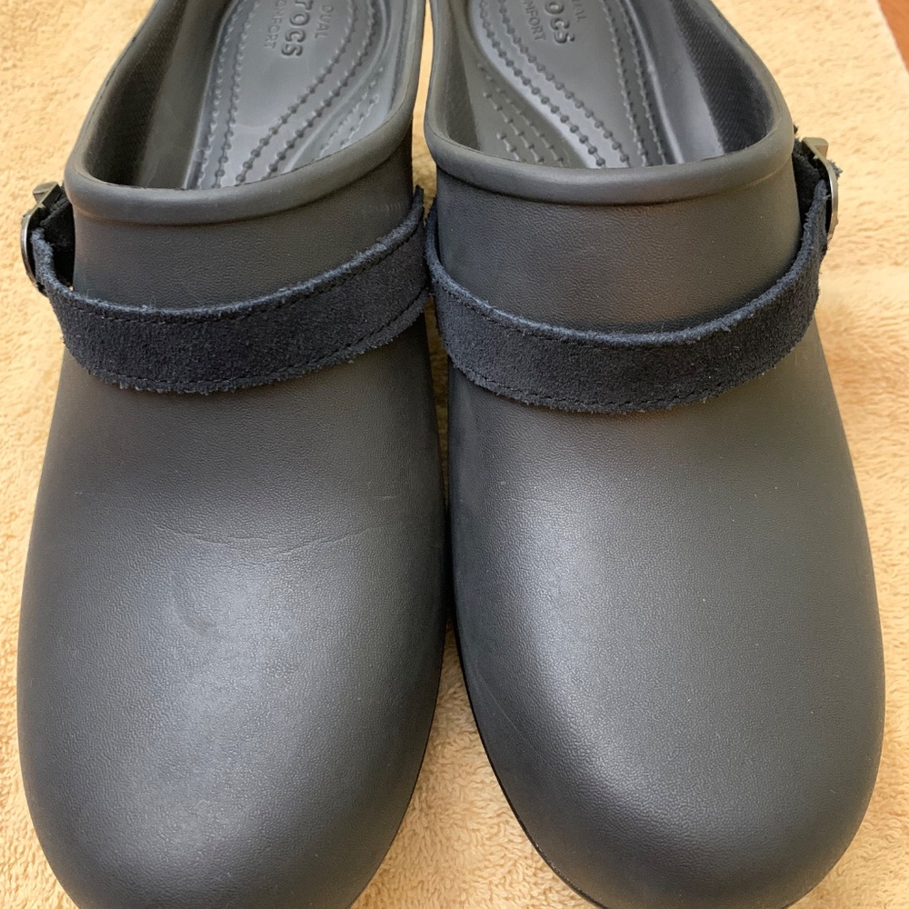Crocs Clogs - Picture 2 of 8